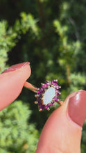 Cargar y reproducir el video en el visor de la galería, 1839: Vintage: 9ct Gold White Opal 12 Crimson Topaz Cluster Ring- From 1979
