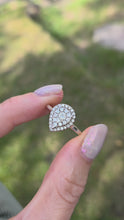 Cargar y reproducir el video en el visor de la galería, 2375 Vintage: 18ct White Gold 32 Natural Diamonds (0.5ct) Ring
