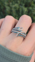 Cargar y reproducir el video en el visor de la galería, 1795 14ct White Gold Blue &amp; White Natural Diamonds Crossover Ring
