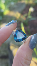 Load and play video in Gallery viewer, 2859: Vintage 9ct Yellow God Trillion Cut Ocean Blue Spinel Cocktail Ring
