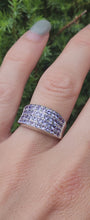Cargar y reproducir el video en el visor de la galería, 1524: Vintage: 9ct White Gold Violet Blue Tanzanites Dress Ring
