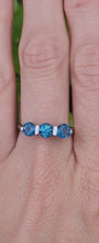 Cargar y reproducir el video en el visor de la galería, 0964: Vintage: Rare 9ct White Gold London Blue Round Cut Topaz Trilogy- a beauty
