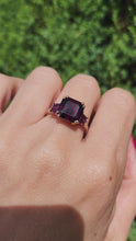 Cargar y reproducir el video en el visor de la galería, 1993: Vintage: 9ct Rose Gold Rhodolite Garnets Cocktail Ring- Pink Gold Purple Garnets
