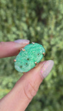 Load and play video in Gallery viewer, 6251 Vintage 9ct Gold Large Carved Chinese Jade Statement Ring

