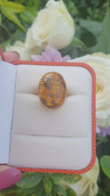 Load and play video in Gallery viewer, 7124: Vintage: 18ct Gold Large Amber Statement Cocktail Ring-vibrant colour
