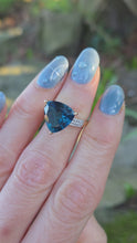 Load and play video in Gallery viewer, 2859: Vintage 9ct Yellow God Trillion Cut Ocean Blue Spinel Cocktail Ring
