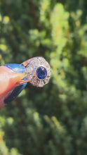 Cargar y reproducir el video en el visor de la galería, 1865 Vintage: 18ct White Gold Ceylon Blue Sapphire Diamonds Cluster Ring
