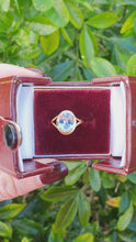 Cargar y reproducir el video en el visor de la galería, 7106:  Vintage &amp; Old : 18ct Gold  Blue Spinel Cocktail Ring - captivating Blue
