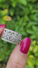 Cargar y reproducir el video en el visor de la galería, 1752: Vintage: 9ct White Gold Openwork 39 Natural Diamonds Statement Ring- Eye candy
