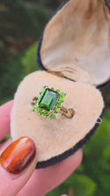 Load and play video in Gallery viewer, 6291 Vintage: 9ct Gold 15 Green Diopside Geometric Set Ring
