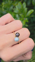 Cargar y reproducir el video en el visor de la galería, 2335 Vintage: 18ct Gold Tahitian Pearls Crossover Ring

