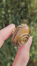 Load and play video in Gallery viewer, 6008: Vintage: 9ct Gold Large Oval Tiger&#39;s Eye Cocktail Ring- outrageous
