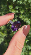 Cargar y reproducir el video en el visor de la galería, 2170: Vintage: 9ct Gold Oval Purple Amethyst 16 natural Diamonds Cocktail Ring
