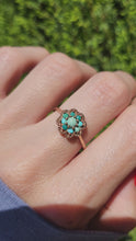 Cargar y reproducir el video en el visor de la galería, 1505: Vintage: 9ct Gold Petite Turquoise Daisy Ring - Flower Power- From 1970
