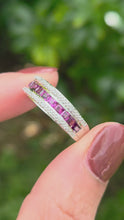 Cargar y reproducir el video en el visor de la galería, 2118: Vintage: 9ct White Gold Almandine Garnets Stacker Ring- Picture perfect
