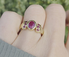 Load and play video in Gallery viewer, 6249 Vintage: 9ct Gold 7 Rubies Geometric Set Ring
