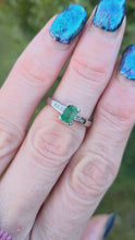Load and play video in Gallery viewer, 0631- Vintage: 18ct White Gold Emerald Cut Emerald Diamonds Dress Ring
