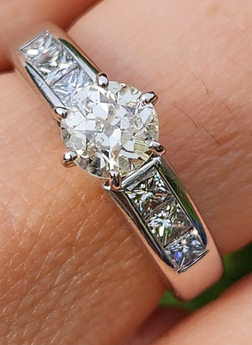 6517 Vintage: 14ct White Gold 1.40ct Diamond Solitaire (0.8ct) Ring with Princess Cut Shoulders