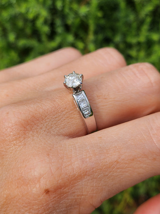 6517 Vintage: 14ct White Gold 1.40ct Diamond Solitaire (0.8ct) Ring with Princess Cut Shoulders