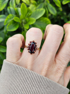 0724: Vintage: 9ct Gold Garnets Cluster Ring - Date-Mark 1973