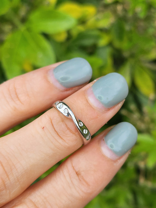 1654: Vintage:&nbsp; Platinum Diamond Stacker Band- crisp, clean, eye candy.