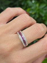 Cargar imagen en el visor de la galería, 2118: Vintage: 9ct White Gold Almandine Garnets Stacker Ring- Picture perfect
