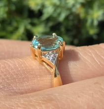 Cargar imagen en el visor de la galería, 2182: Vintage: 18ct Gold Sky  Blue Aquamarine Diamonds Dress Ring- lovely cut &amp; colours
