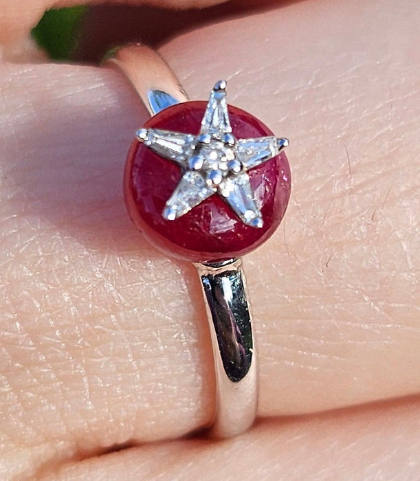 1500: Vintage: 18ct White Gold Ruby Dress/Stacker&nbsp; Ring- petite, cute, sparkly