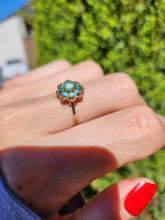 Cargar imagen en el visor de la galería, 1505: Vintage: 9ct Gold Petite Turquoise Daisy Ring - Flower Power- From 1970
