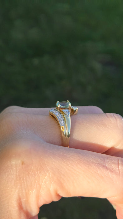 6416: 18ct Gold Blue Aquamarine  Diamonds Bypass Cocktail Ring