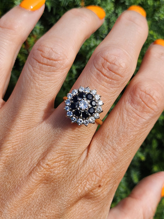6535 Vintage: 18ct Yellow Gold Sapphire & Diamond Cluster Ring