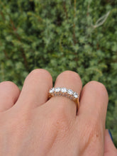 Cargar imagen en el visor de la galería, 2312 Vintage: 18ct Gold Round Full Cut Natural Diamonds (1.25ct in total) Ring-Very special
