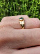 Load image into Gallery viewer, 1608: Vintage: 18ct Gold Emerald Signet/Stacker Ring- demure &amp; delightful
