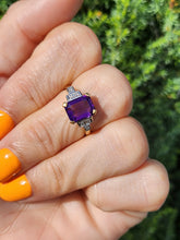 Load image into Gallery viewer, 0516: Vintage 18ct Gold Emerald Cut Amethyst 6 Diamonds Trefoil Set Ring- Date-Mark 1967
