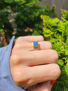 1604: Vintage: 9ct Gold Blue & White Diamonds Ring