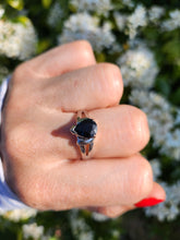 Cargar imagen en el visor de la galería, 6083- Vintage: 18ct White Gold Pear Cut French Blue Sapphire Solitaire- amazing Blue
