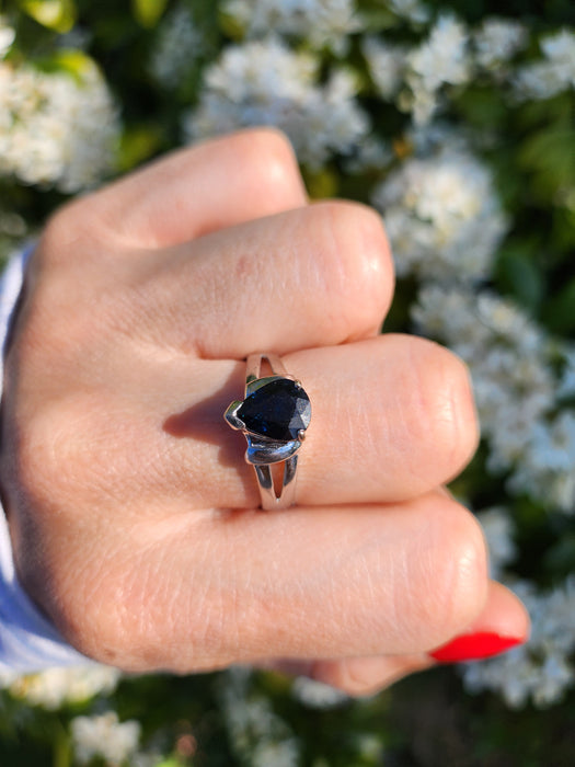 6083- Vintage: 18ct White Gold Pear Cut French Blue Sapphire Solitaire- Exquisite