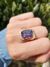 Cargar imagen en el visor de la galería, 7070: Vintage: 18ct Gold Emerald Cut Mystic Topaz Cocktail Ring- lovely cut &amp; colours
