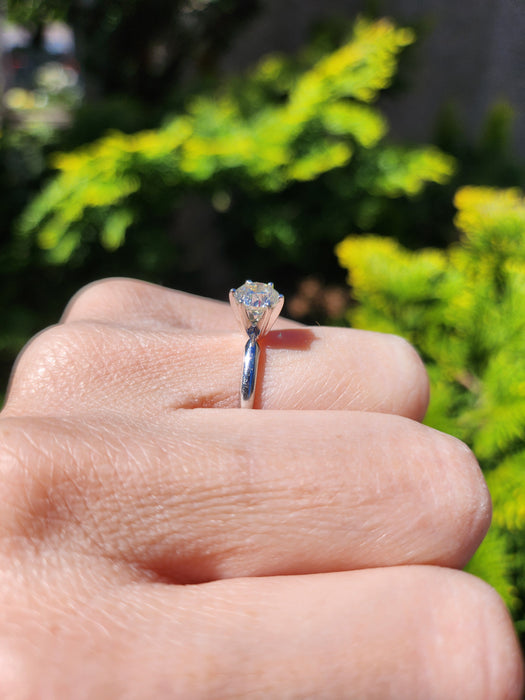 6516 Vintage: 14ct White Gold 0.95ct Diamond Solitaire Ring