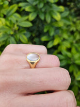 Load image into Gallery viewer, 0410: Vintage &amp; Old 18ct Gold Cabochon Cut Moonstone Ring- a rare find
