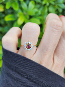 0300: Vintage: 18ct Gold Rich Red Ruby 8 Diamonds (0.4ct) Daisy Ring- superb, sparkling, beauty