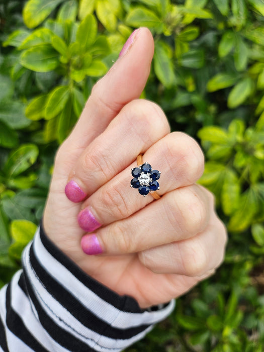6313  Vintage: 18ct Gold: Blue Sapphire Diamond Floral Ring- super quality