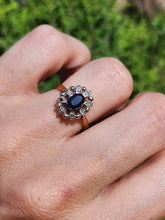 Cargar imagen en el visor de la galería, 1798: Vintage: 9ct Gold Blue Sapphire Diamonds Cluster Ring- very fine example
