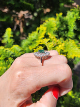 Cargar imagen en el visor de la galería, 6075-Vintage: 18ct White Gold Emerald Diamonds Statement Cluster Ring- superb
