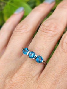 0964: Vintage: Rare 9ct White Gold London Blue Round Cut Topaz Trilogy- a beauty