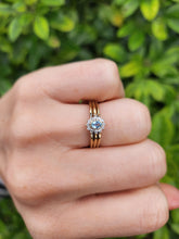 Load image into Gallery viewer, 0326: Vintage: 9ct Gold Blue Aquamarine 12 Diamonds Daisy Ring- sparkling beauty
