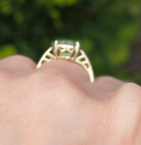 2495: Vintage 14ct Gold Rare Oval  Faceted Green Garnet Solitaire
