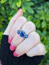 Load image into Gallery viewer, 0657: Vintage &amp; Old: 18ct Gold Cornflower Blue Sapphires Diamonds Ring
