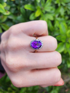 0295: Vintage: 18ct Gold Vibrant Lilac Amethyst 16 Diamonds Dress Ring- classic combination