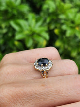 Cargar imagen en el visor de la galería, 1235: Vintage: 9ct Gold Australian Blue Sapphire Diamonds Cluster Ring - the classic Diana style
